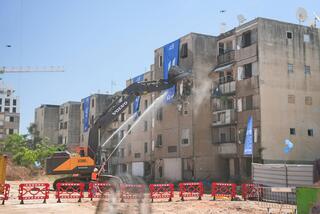 הריסה במסגרת התחדשות עירונית בנתניה 