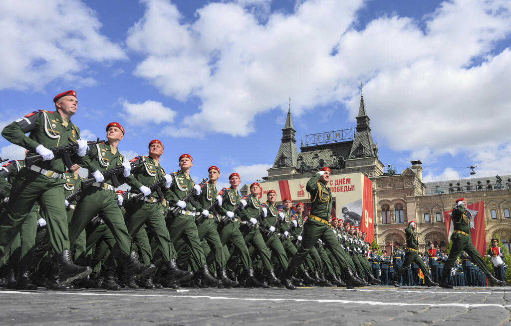 Парад Победы в Москве, 9 мая 2025 года (Фото: Evgeny Biyatov/Photo host agency RIA Novosti via AP) צבא רוסיה מצעד ניצחון 80 שנה לניצחון הסובייטי במלחמת העולם השנייה ב מובסקבה