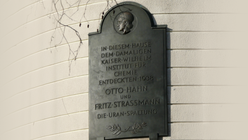 Memorial plaque on the old institute building in Berlin (Photo: Fridolin Freudenfett (Peter Kuley), Wikipedia.) Memorial plaque on the old institute building in Berlin