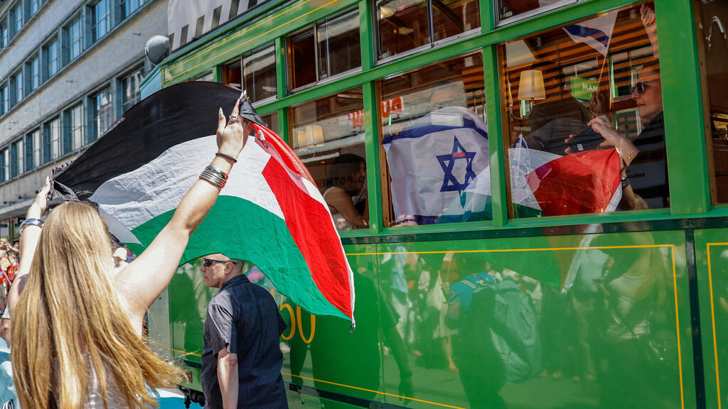 יובל רפאל במצעד המשלחות של אירוויזיון 2025