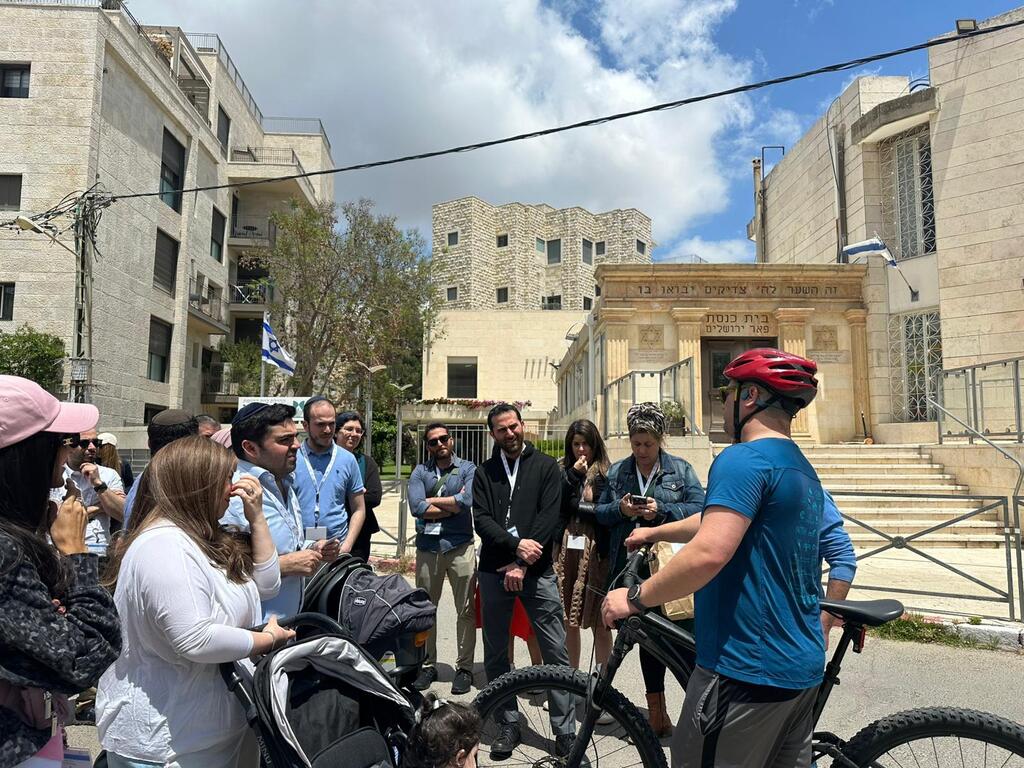 Members of a young Jewish delegation from New York join a special mission to strengthen ties with Israeli communities, volunteering in areas affected by the war as part of a Mosaic United initiative (Photo: Israela & Mosaic United) Members of a young Jewish delegation from New York join a special mission to strengthen ties with Israeli communities, volunteering in areas affected by the war as part of a Mosaic United initiative