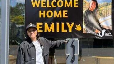 Emily Damari outside the London Shul