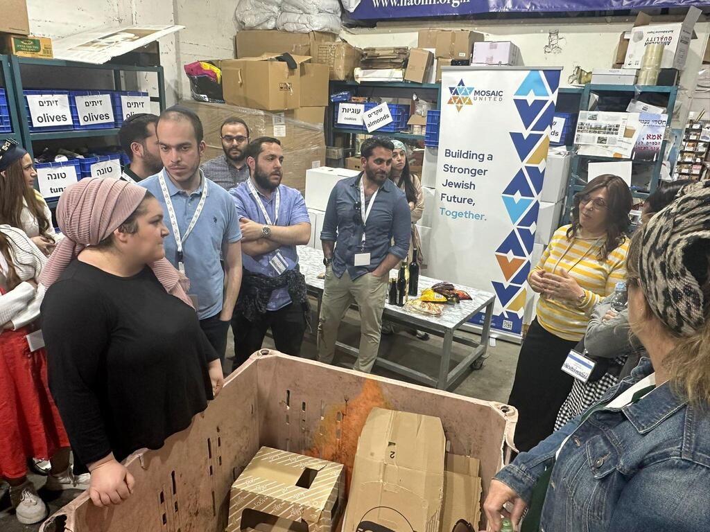 Members of a young Jewish delegation from New York join a special mission to strengthen ties with Israeli communities, volunteering in areas affected by the war as part of a Mosaic United initiative (Photo: Israela & Mosaic United) Members of a young Jewish delegation from New York join a special mission to strengthen ties with Israeli communities, volunteering in areas affected by the war as part of a Mosaic United initiative