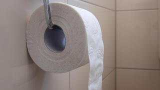 נייר טואלט מעל