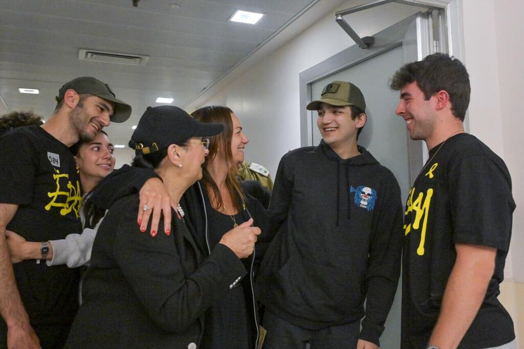 עידן אלכסנדר נפגש עם בני משפחתו לראשונה בבית החולים איכילוב