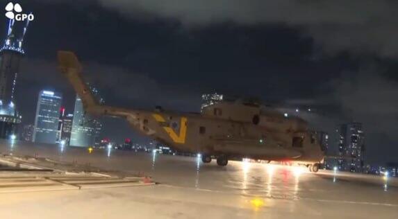נחיתת המסוק ובו עידן אלכסנדר בבית החולים איכילוב