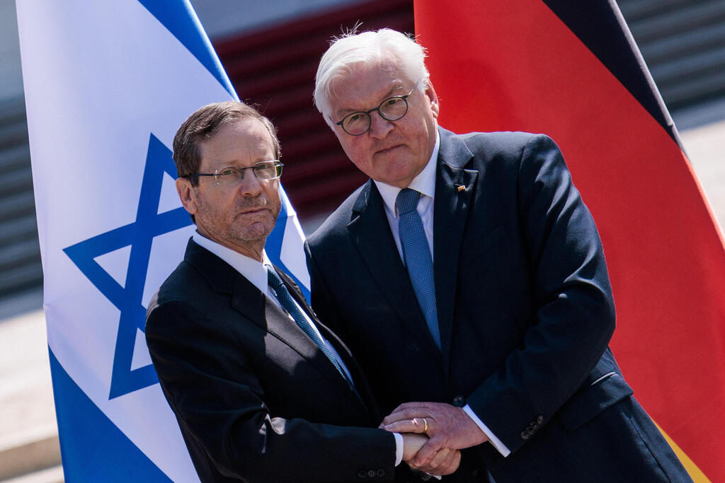 President Isaac Herzog and German President Frank-Walter Steinmeier (Photo: Carsten Koall/Getty Images) נשיא המדינה יצחק הרצוג עם נשיא גרמניה פרנק ואלטר שטיינמאייר בברלין