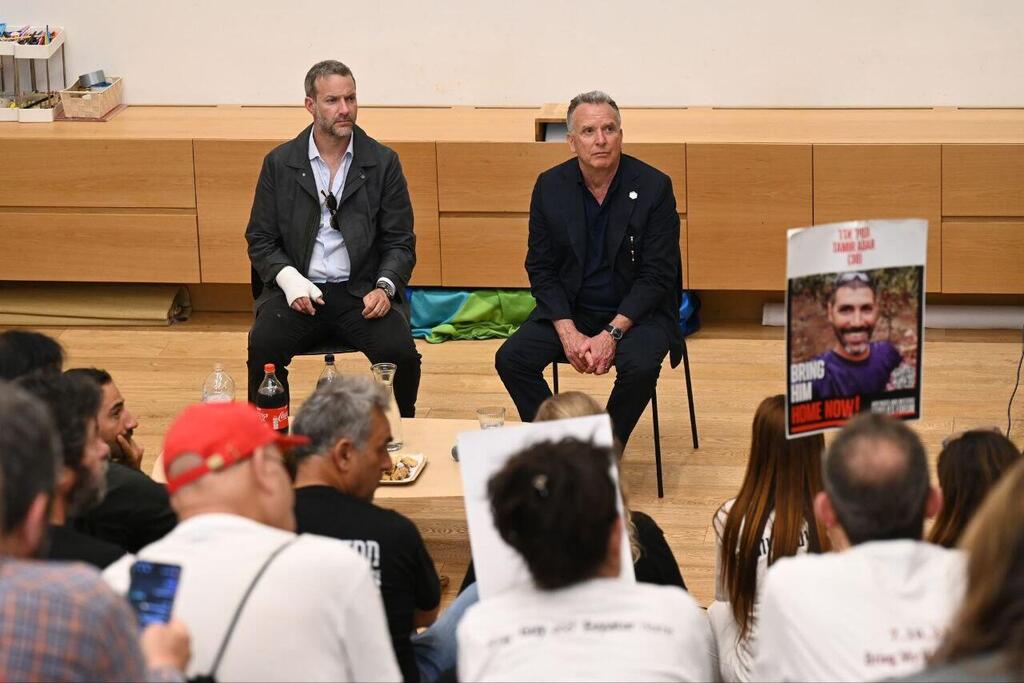 סטיב וויטקוף ואדם בוהלר סיימו לפני זמן קצר פגישה עם מטה המשפחות להחזרת החטופים