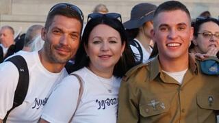 סגן יונתן גוטין ז"ל עם הוריו, אלה ואלכס