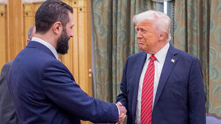 הפגישה של נשיא ארה"ב דונלד טראמפ עם נשיא סוריה אחמד א-שרע ובן סלימאן