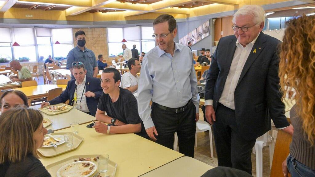 ביקורם של נשיא המדינה ונשיא גרמניה בקיבוץ בארי