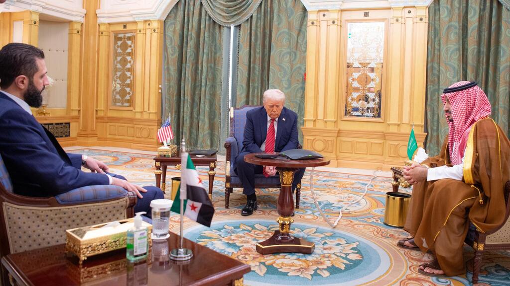 US President Donald Trump's meeting with Syrian President Ahmad al-Sharaa and Saudi Crown Prince Mohammad Bin Salman הפגישה של נשיא ארה"ב דונלד טראמפ עם נשיא סוריה אחמד א-שרע ובן סלימאן