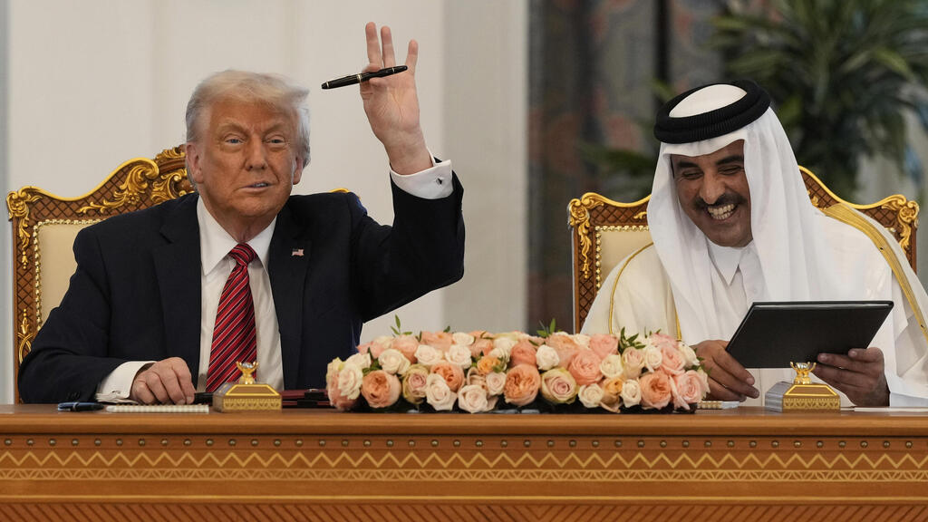 U.S. President Donald Trump and Qatari Emir Tamim bin Hamad Al Thani (Photo: AP Photo/Alex Brandon) נשיא ארה"ב דונלד טראמפ עם אמיר קטאר
