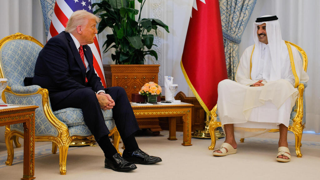 U.S. President Donald Trump and Qatari prime minister Mohammed bin Abdulrahman bin Jassim Al Thani (Photo: Reuters/Brian Snyder) נשיא ארה"ב דונלד טראמפ עם אמיר קטאר
