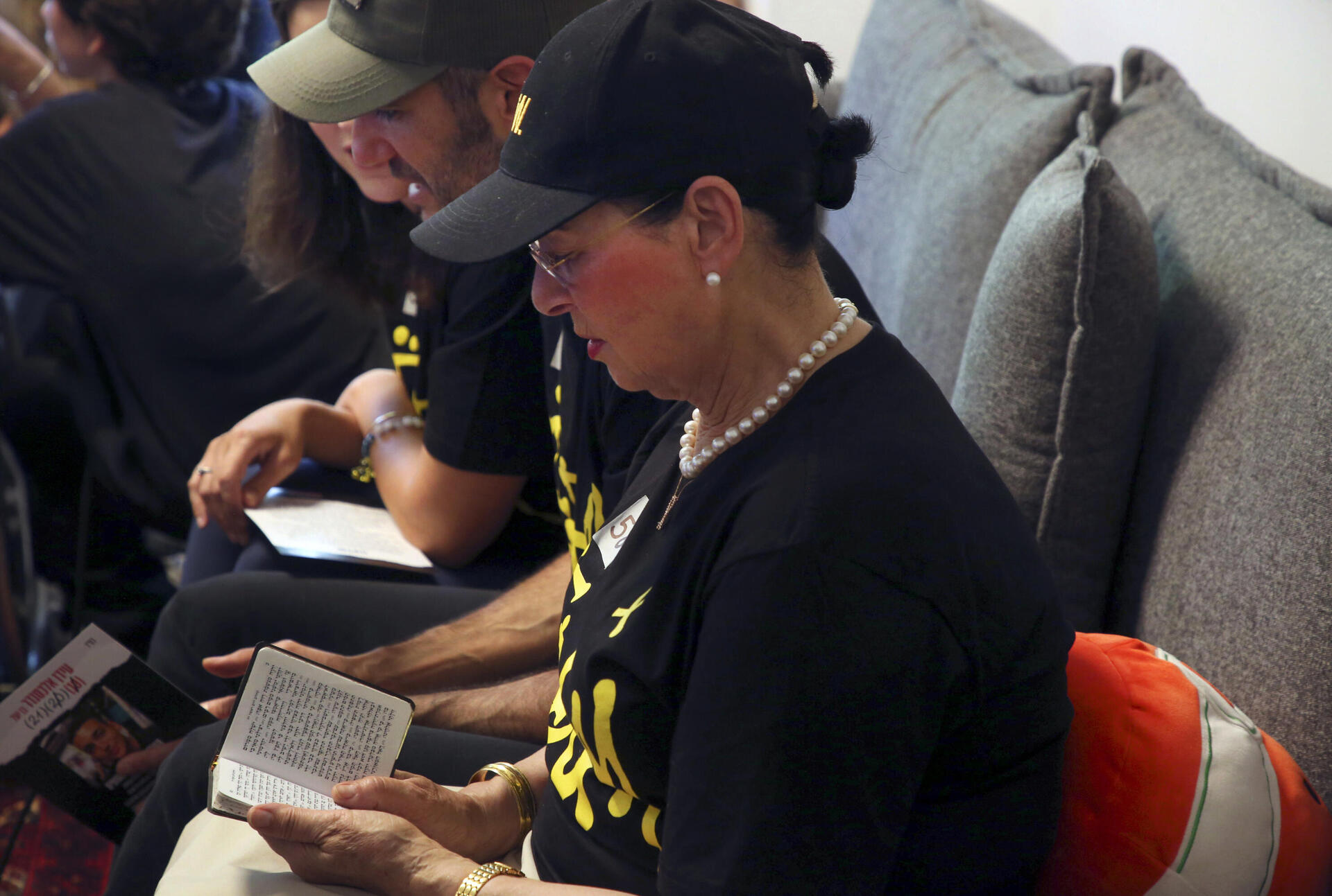 סבתא ורדה מחכה לעידן 