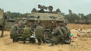 עיבוד לחימה בסיוע קב"נים בשדה הקרב
