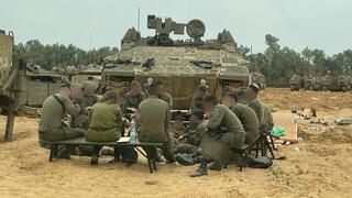 עיבוד לחימה בסיוע קב"נים בשדה הקרב