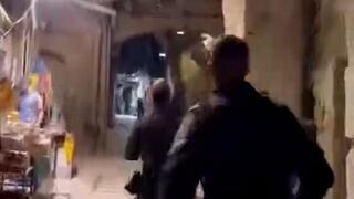תיעוד מזירת פיגוע הדקירה ברחוב שער השלשלת בעיר העתיקה בירושלים