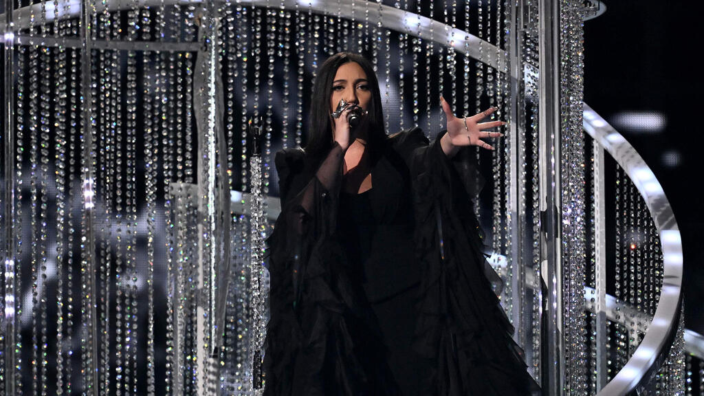 Israel's Yuval Raphael in the finals of the 2025 Eurovision (Photo: Fabrice Coffrini/ AFP) יובל רפאל בגמר אירוויזיון 2025