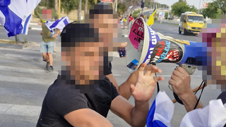 אלימות נגד מפגינים ברחובות 