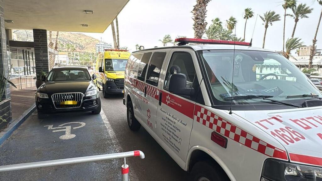 גבר טבע בבריכה בטבריה