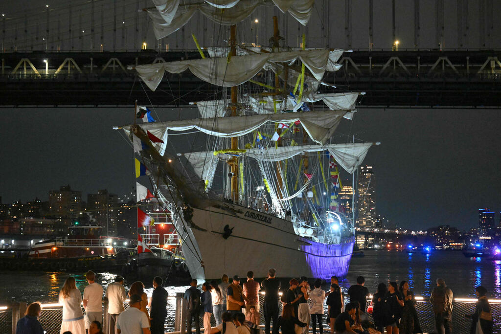 Mexican naval ship after it crashes into the Brooklyn Bridge in New York 
