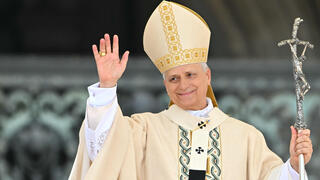 האפיפיור ליאו ה-14 בטקס ההכתרה שלו בוותיקן