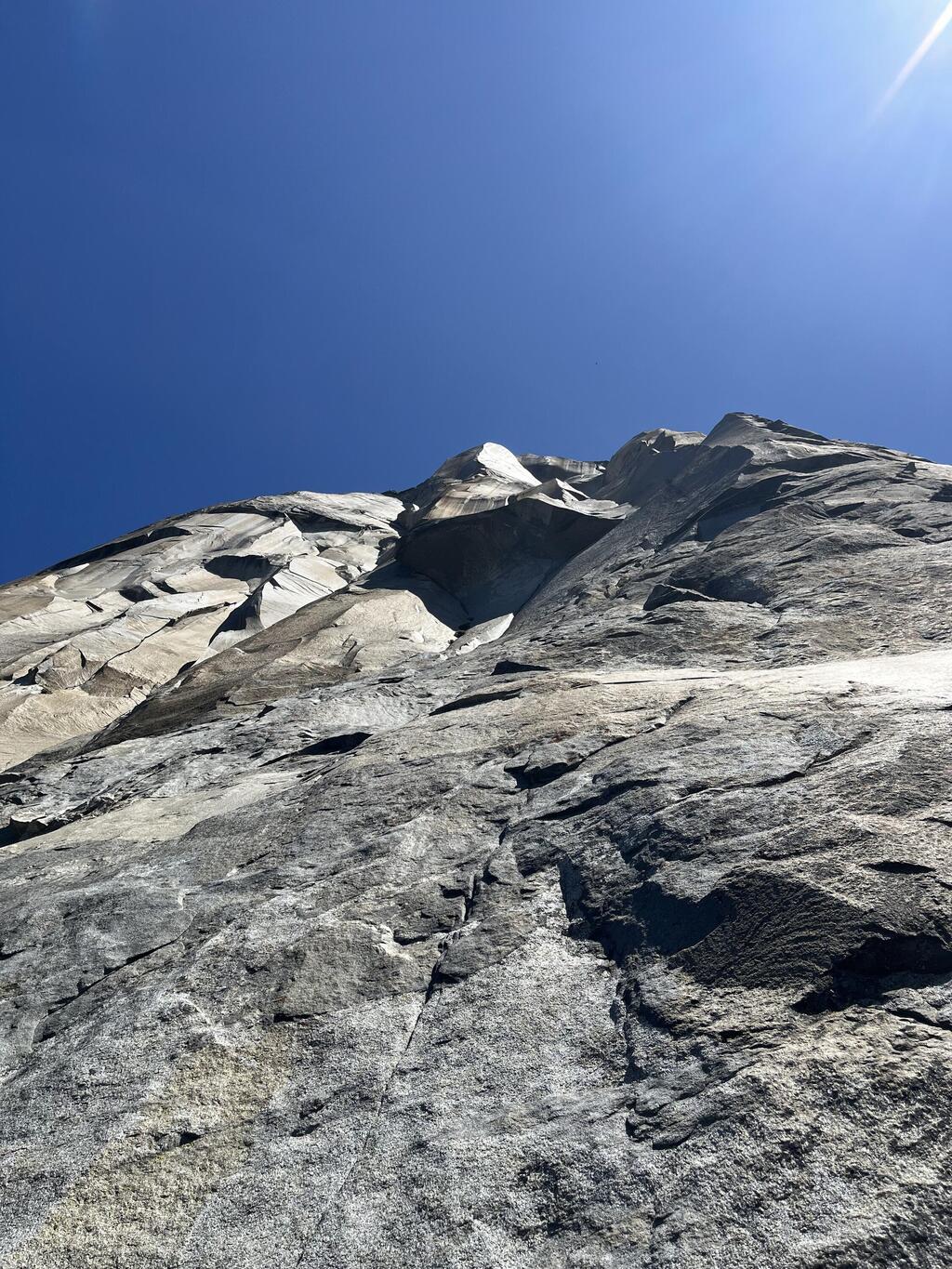 כשמסתכלים למעלה, זה מה שרואים. אל קפיטן