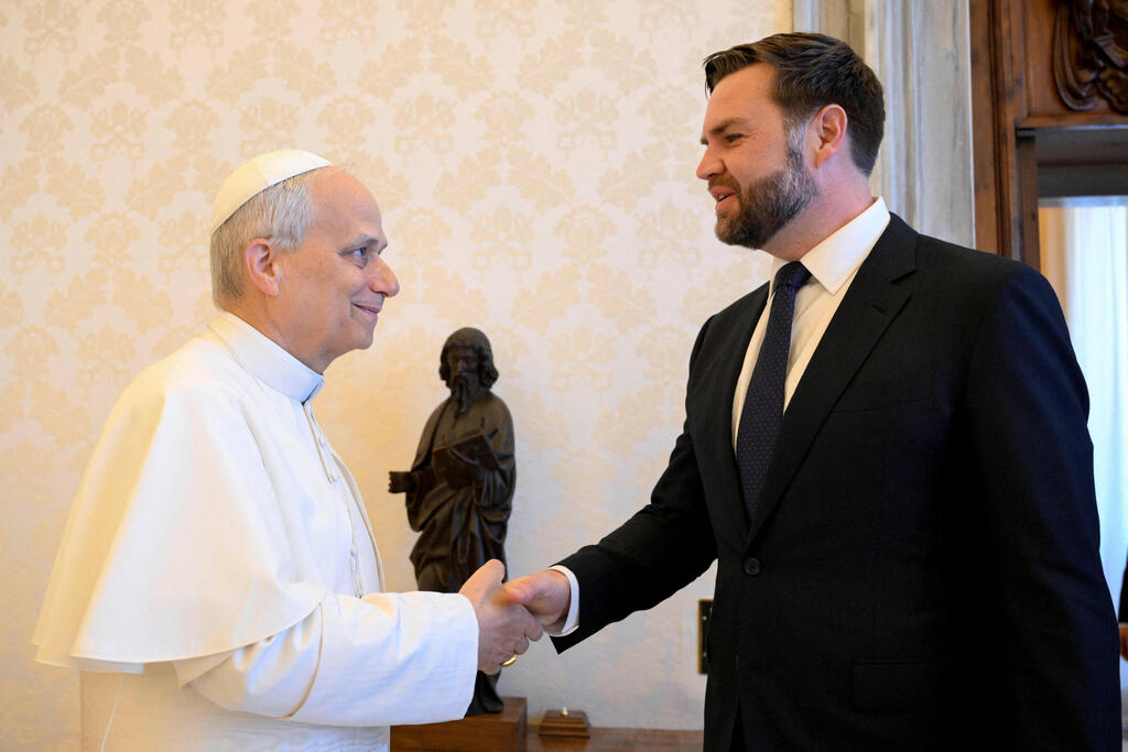 סגן נשיא ארה"ב ג'יי די ואנס נפגש עם האפיפיור אפיפיור ליאו ה-14 בוותיקן