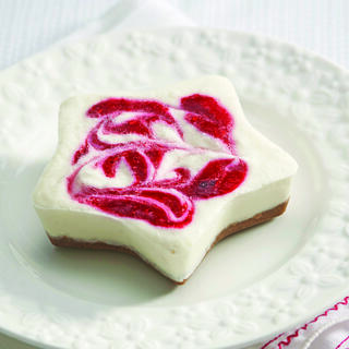 עוגה קפואה עם שמנת חמוצה ופטל