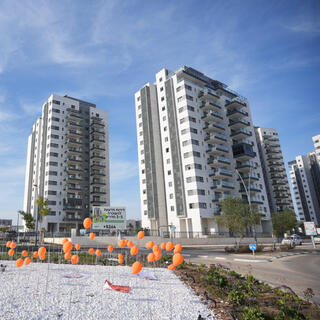 שכונת כרמי גת בקריית גת. כאן  נחתם ההסכם הראשון שמומש במלואו, ובהמשך נחתמו שני הסכמים נוספים