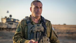 הרמטכ״ל, רב-אלוף אייל זמיר בהערכת מצב וסיור ברצועת עזה עם מפקד פיקוד הדרום, אלוף יניב עשור, מפקד אוגדה 98, תת-אלוף גיא לוי ומפקדים נוספים