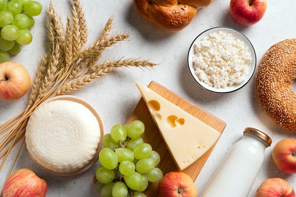 В Шавуот едят молочные продукты, сезонные плоды и выпечку 