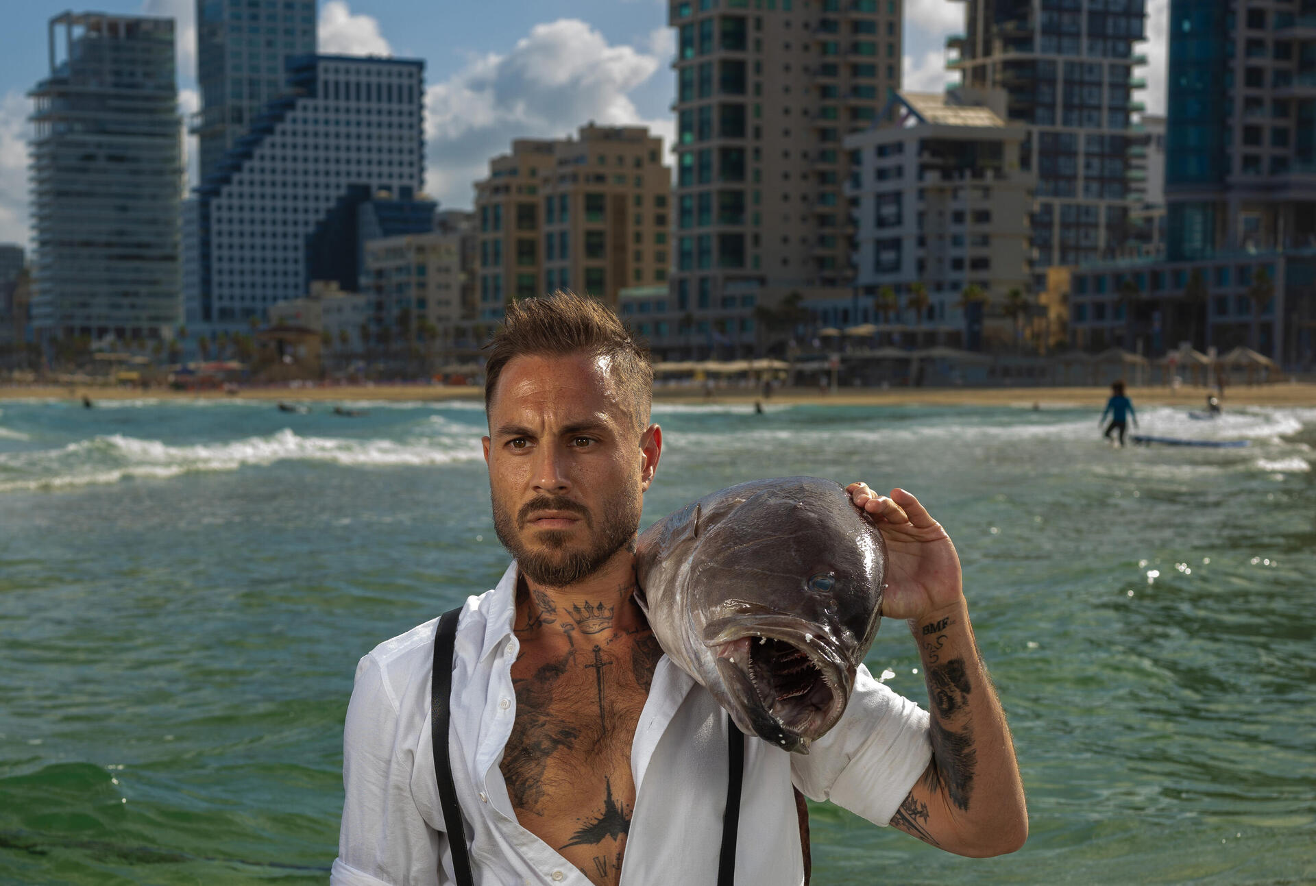 כמו דג במים. השף טום אביב מתמסד ומוותר על חיי הרווקות 