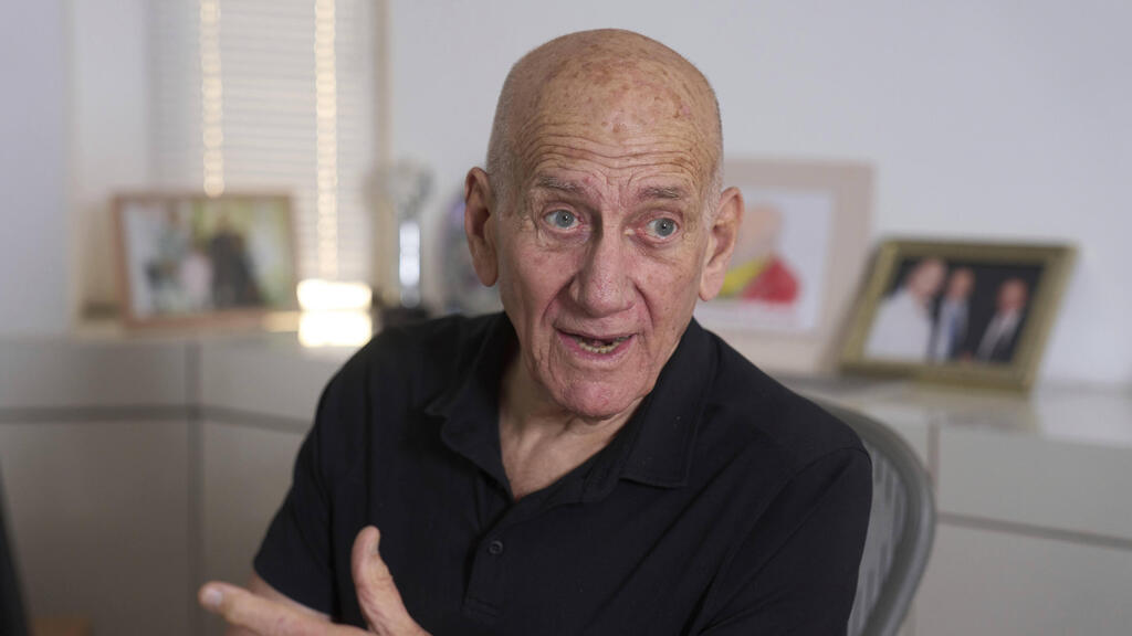 Эхуд Ольмерт (Фото: AP Photo/Ariel Schalit) אהוד אולמרט