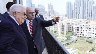 אבו מאזן ונואף סלאם ראש ממשלת לבנון נפגשים בלבנון כחלק מביקורו של אבו מאזן שם