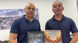 יורם סגל מנכ"ל מור  ובן רון סמנכ״ל השיווק והשירות