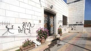 מתנחלים הציתו רכב ומסגד בדרום שכם