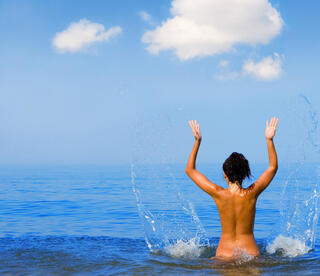 החוף היפים בעולם שבהם לא תצטרכו בגד ים