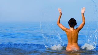 החוף היפים בעולם שבהם לא תצטרכו בגד ים