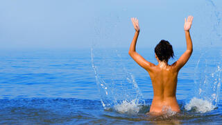 החוף היפים בעולם שבהם לא תצטרכו בגד ים