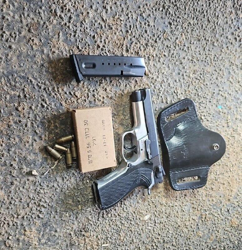 נשק ותחמושת שנתפסו אצל החשודים