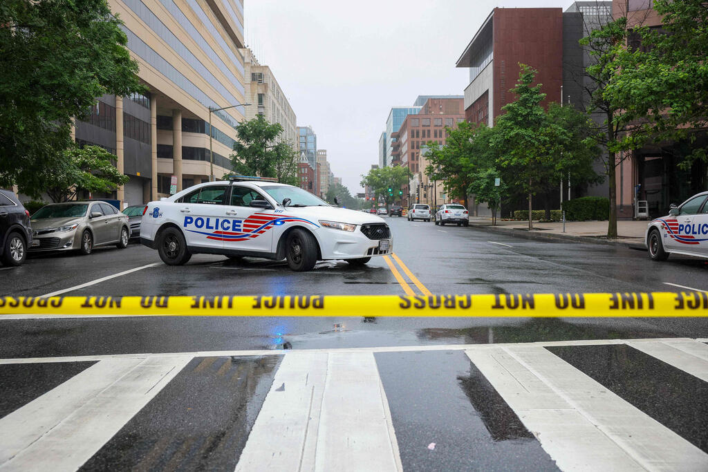 Police at scene of deadly Washington shooting attack (Photo: TASOS KATOPODIS / GETTY IMAGES NORTH AMERICA / AFP) הזירה בוושינגטון