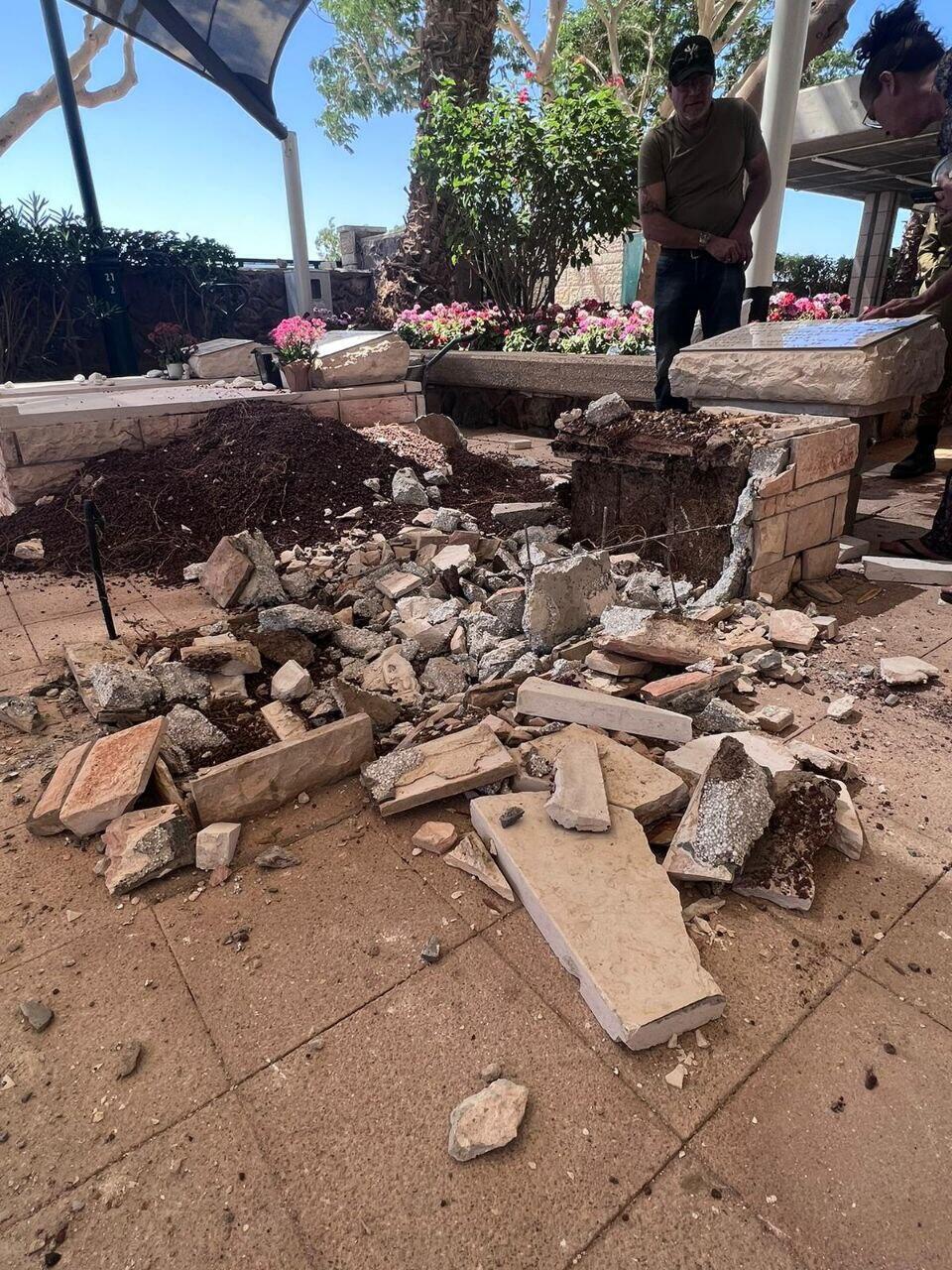 קברו של החלל ברוך גרוסמן ז"ל הושחת