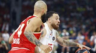 מייק ג'יימס במהלך