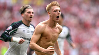 שער ששווה 200 מיליון פאונד. ווטסון חוגג