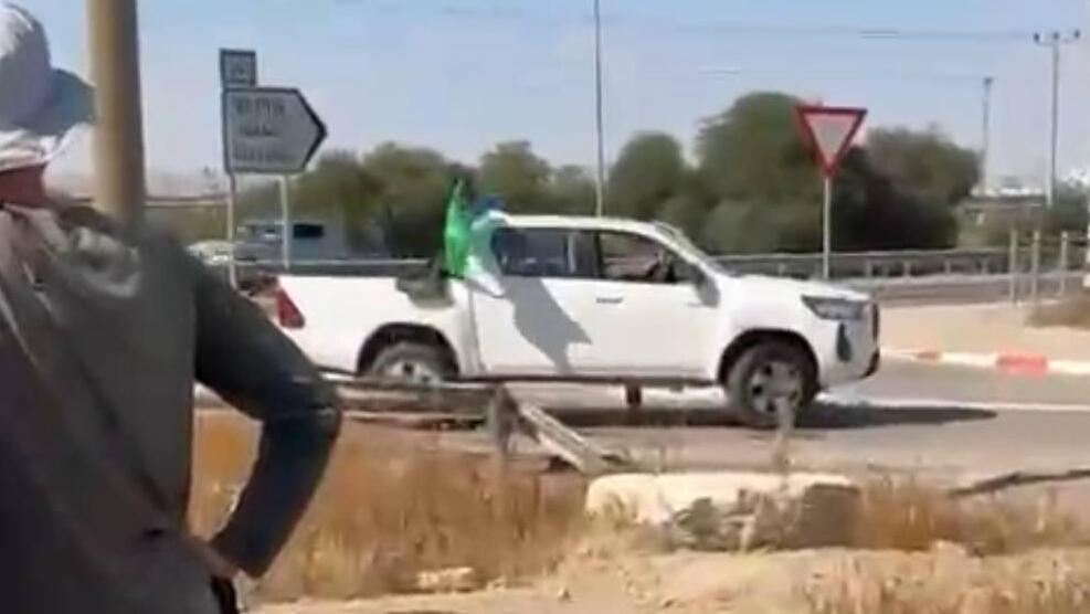 טנדר לבן בצילומי העונה החמישית של "פאודה"