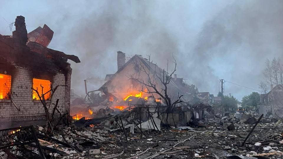 После российской атаки в Киевской области (Фото: Kyiv Regional Military Civil Administration via Telegram/Handout via REUTERS) מתקפה של רוסיה על אזור קייב אוקראינה