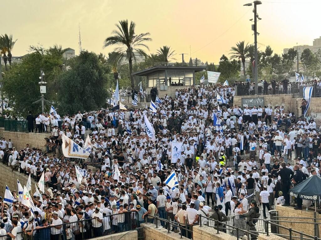 מצעד הדגלים בשער שכם