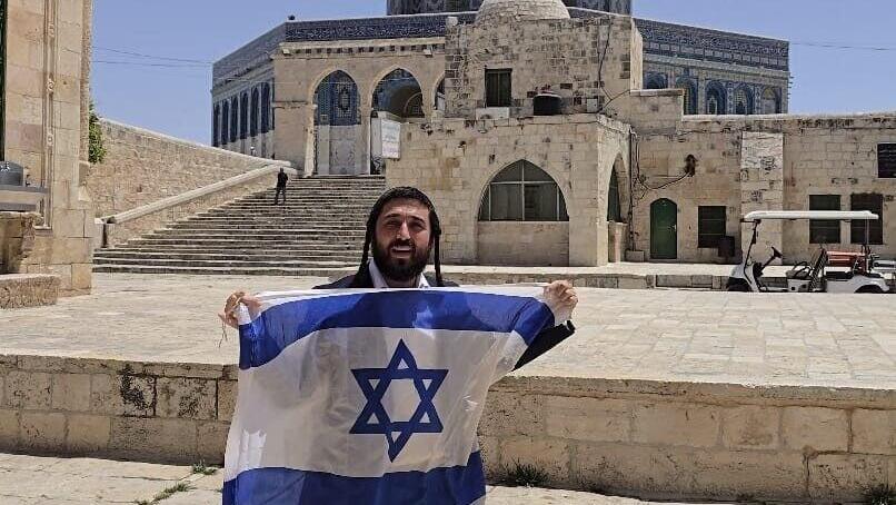 ח"כ סוכות הניף את דגל ישראל בהר הבית